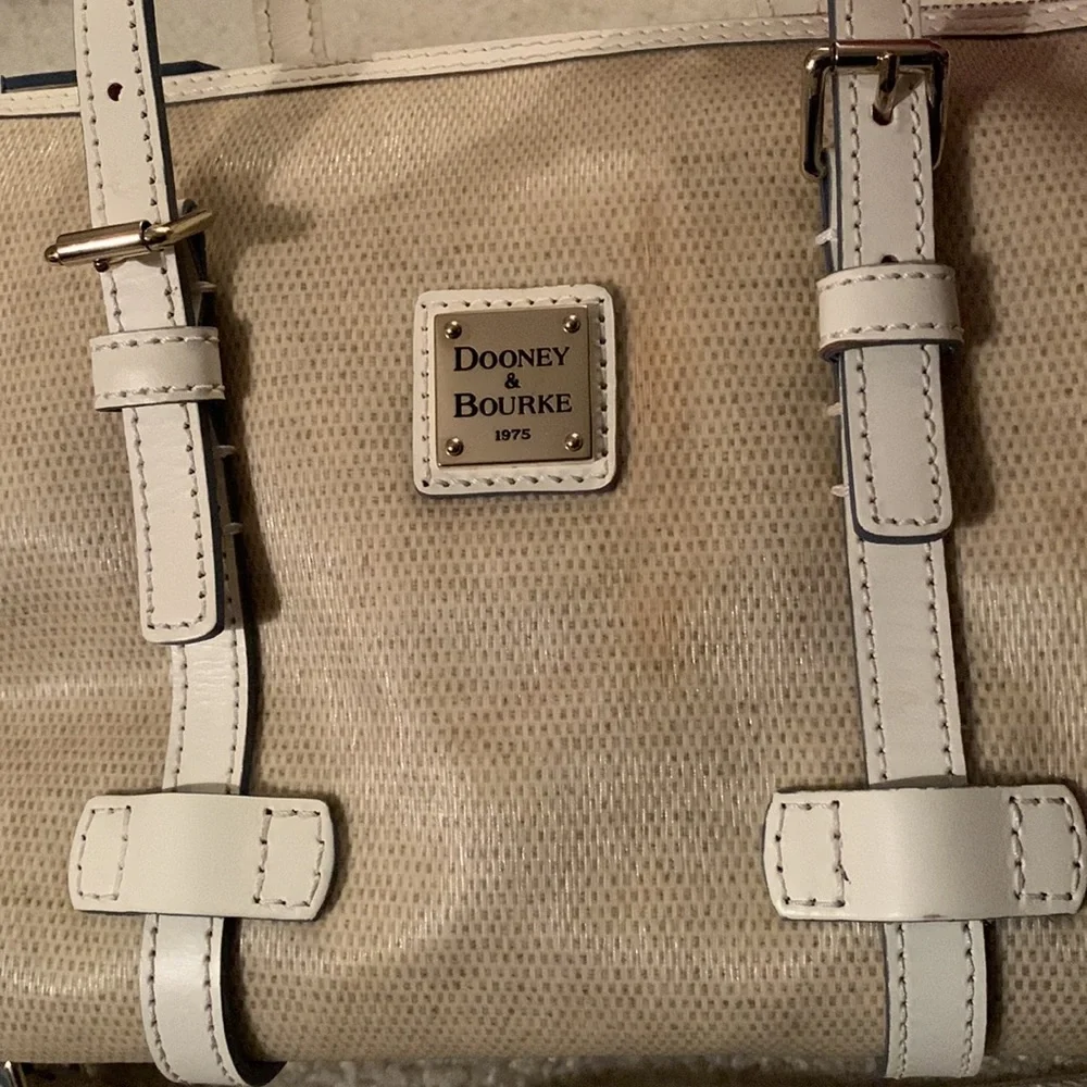 Dooney & Bourke Cream/Tan Panama Barrel Bag With Adjustable Crossbody Strap NWOT - Picture 4 of 17